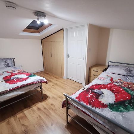 Palaz 1 - 2 Bedroom Garden Flat Эдмонтон Экстерьер фото