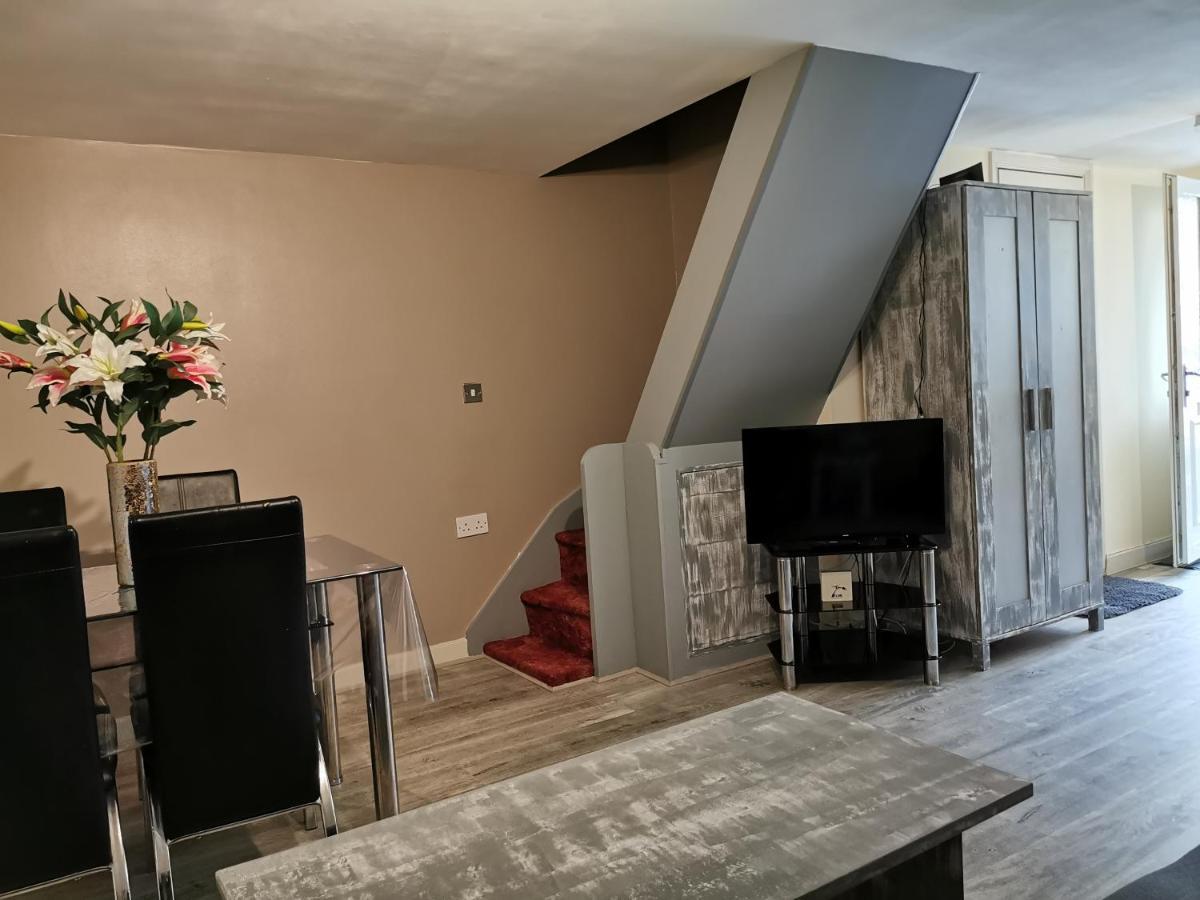 Palaz 1 - 2 Bedroom Garden Flat Эдмонтон Экстерьер фото