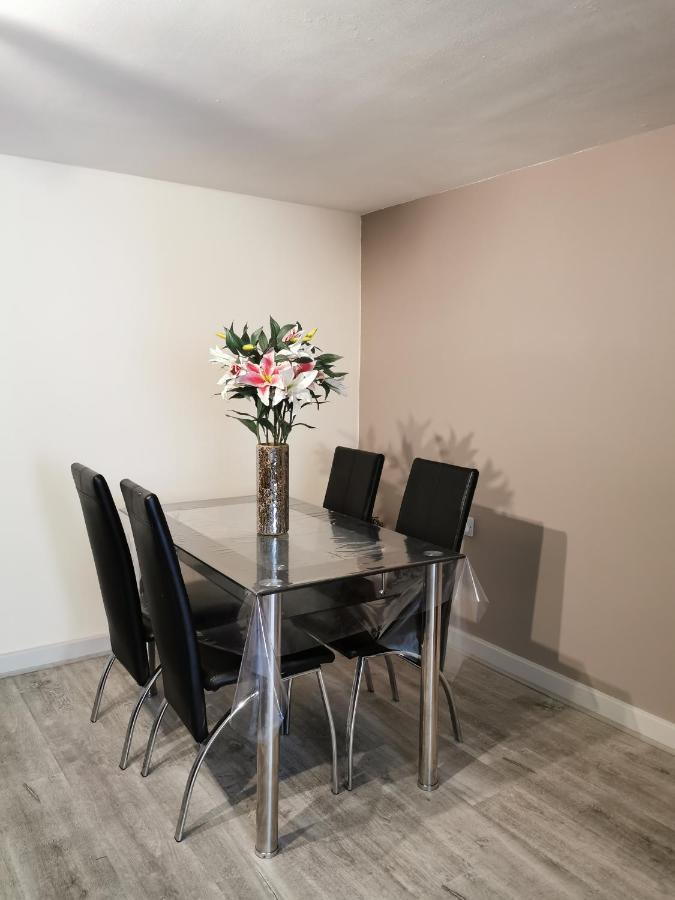 Palaz 1 - 2 Bedroom Garden Flat Эдмонтон Экстерьер фото