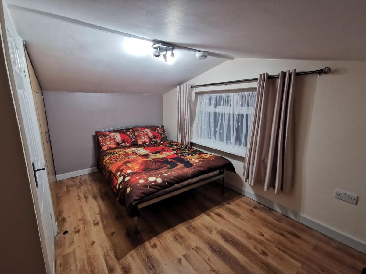 Palaz 1 - 2 Bedroom Garden Flat Эдмонтон Экстерьер фото