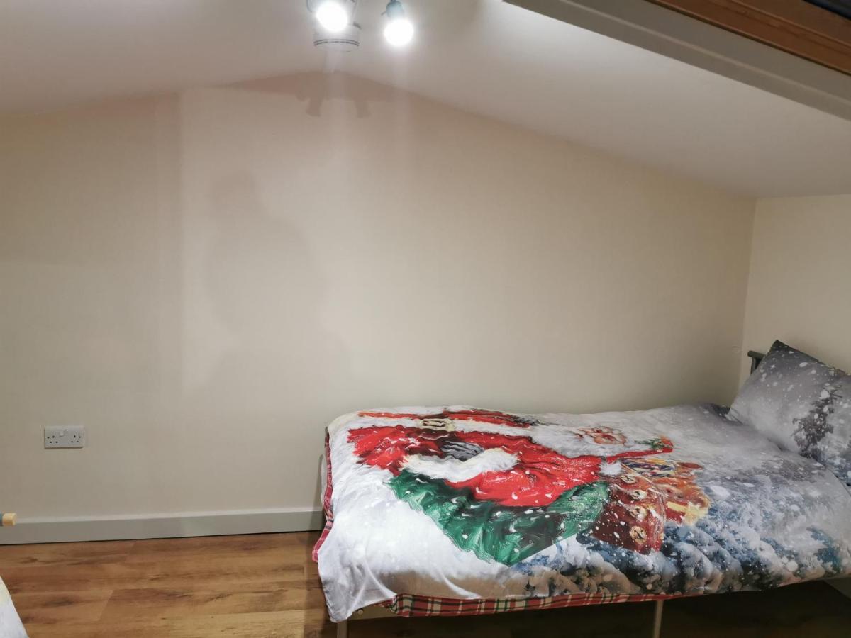 Palaz 1 - 2 Bedroom Garden Flat Эдмонтон Экстерьер фото