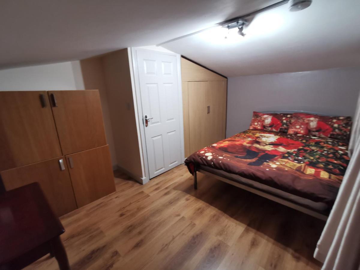 Palaz 1 - 2 Bedroom Garden Flat Эдмонтон Экстерьер фото