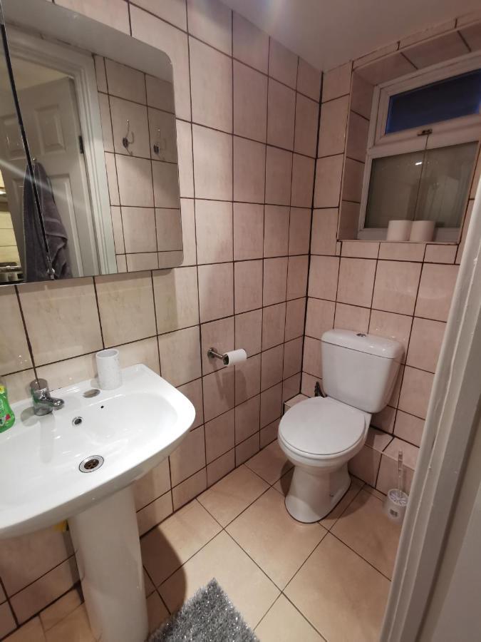 Palaz 1 - 2 Bedroom Garden Flat Эдмонтон Экстерьер фото